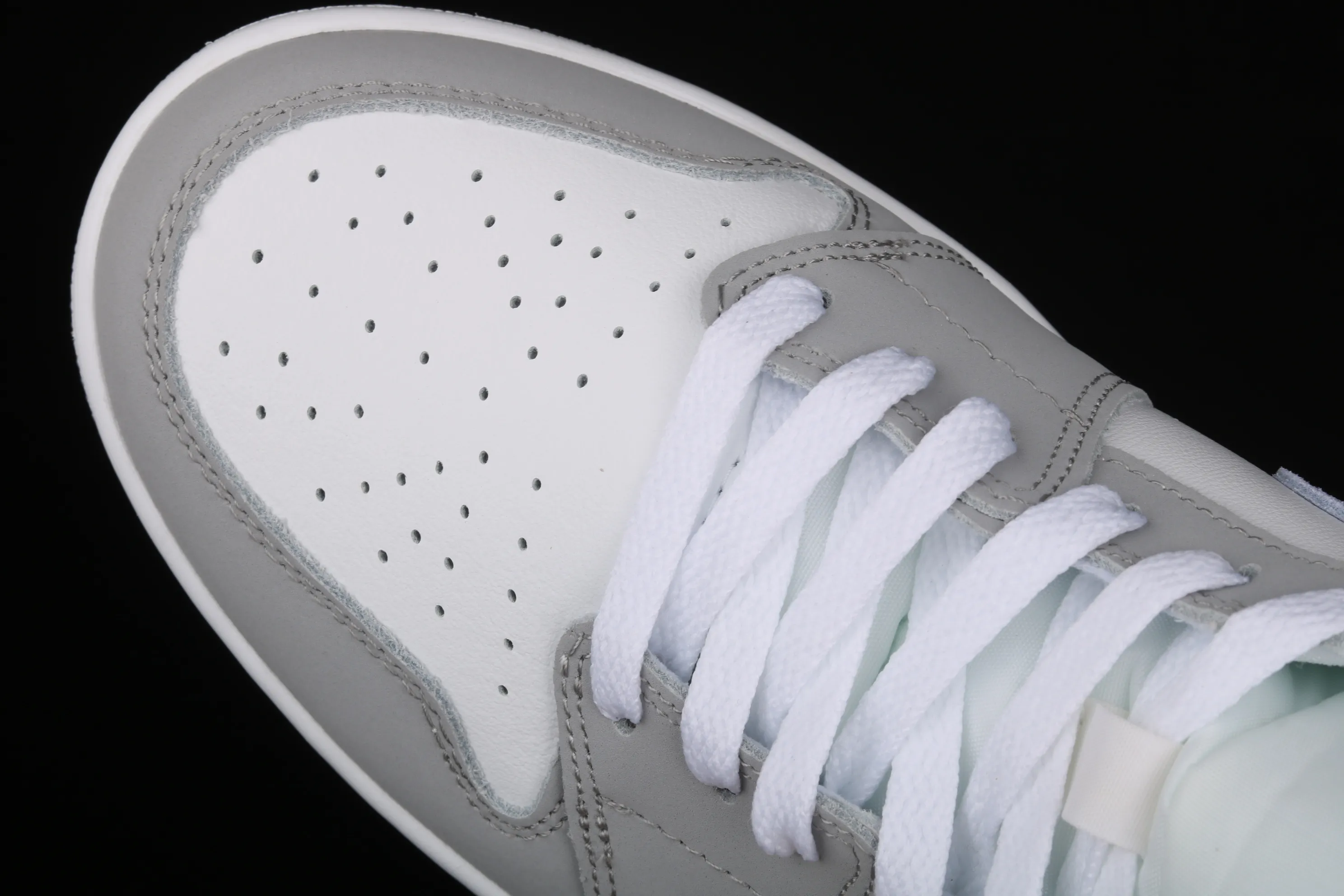 All categories Air Jordan Jordan series basketball shoes Air Jordan 1 Mid Air Jordan 1 Mid AJ1 Joe 1 Zhongbang white gray blue color BQ6472-105